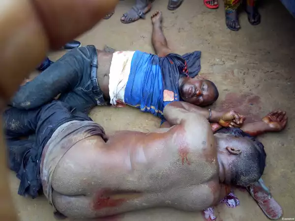 Notorious Robbers Caught In Okota, Lagos (graphic photo)